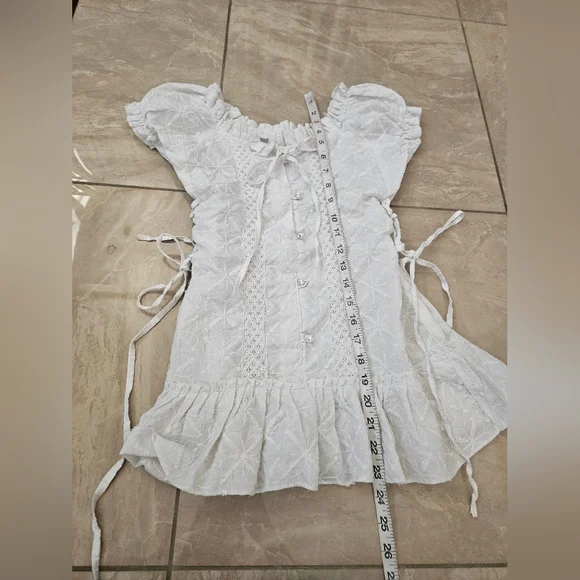 Elegant Cream Lace Women's Top Size Small - Picture 5 of 8